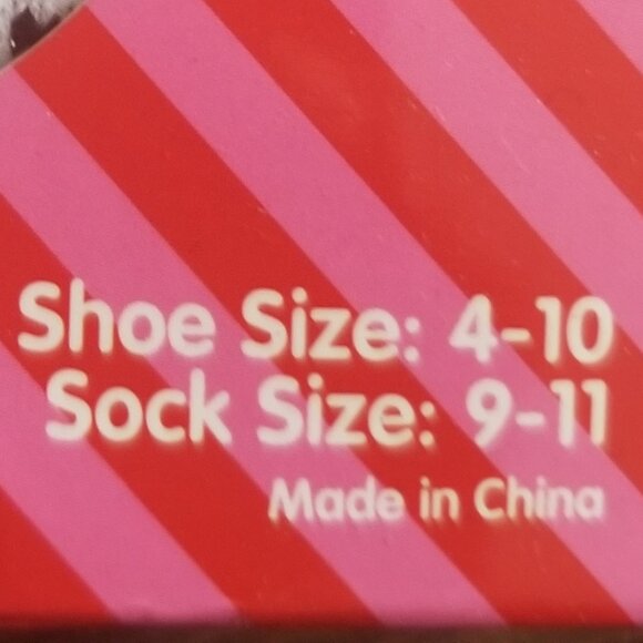 Hello Kitty 6 pack No Show Socks - Picture 3 of 9